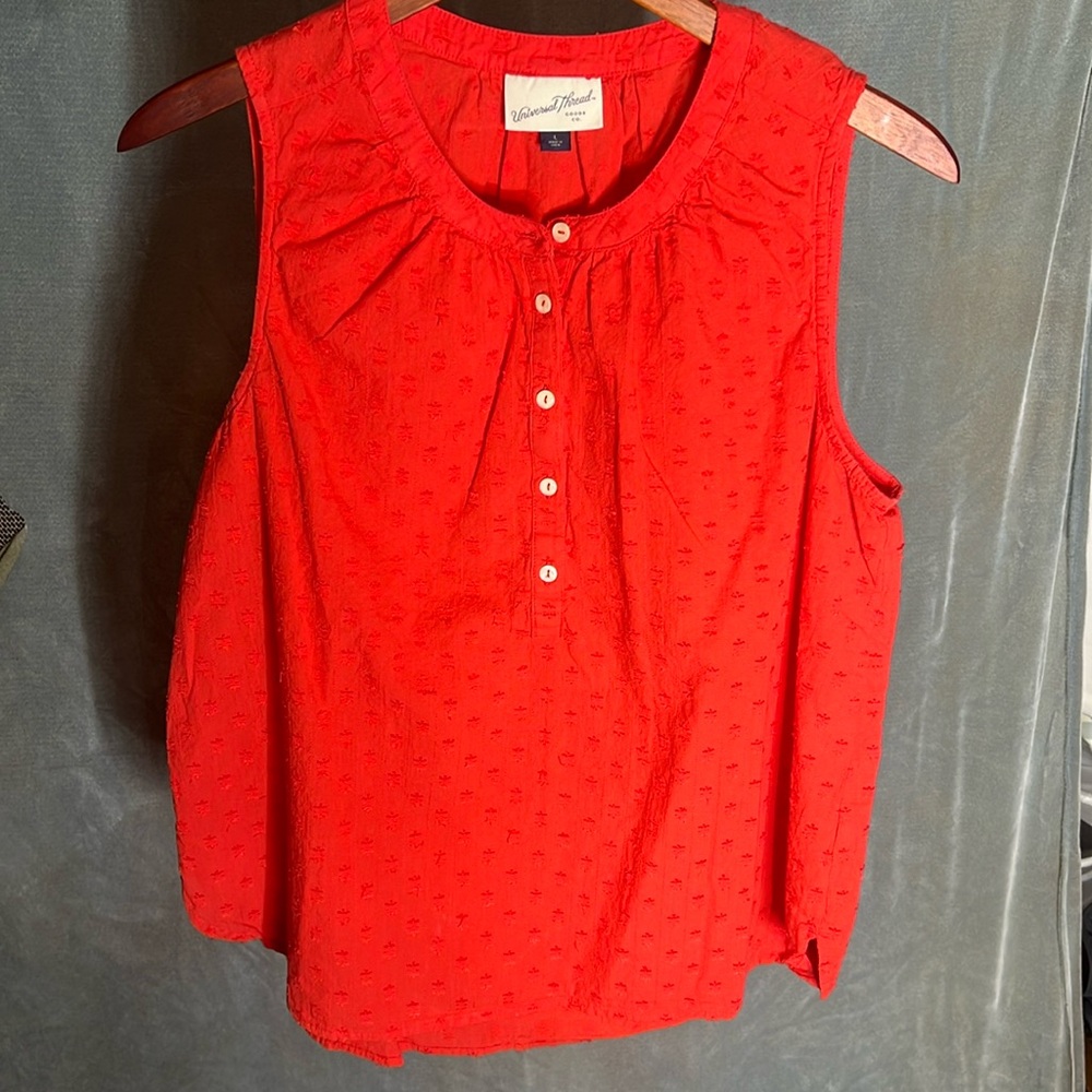 Universal Thread Coral Top